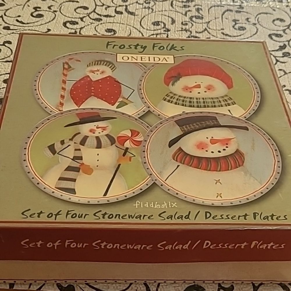 Oneida Frosty Friends Plates - Picture 10 of 11